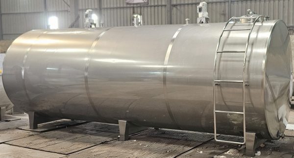 Milk storage tank