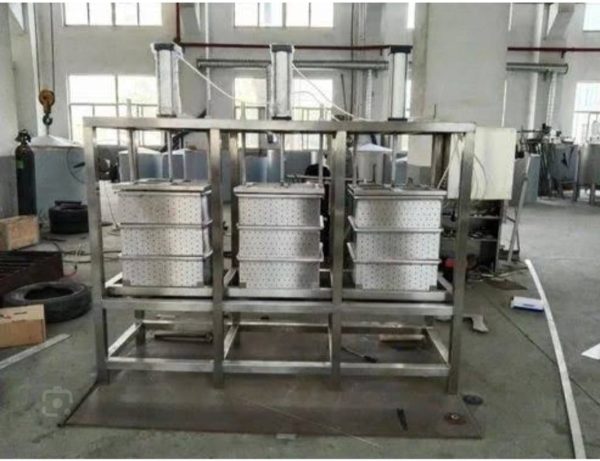 Pneumatic paneer press
